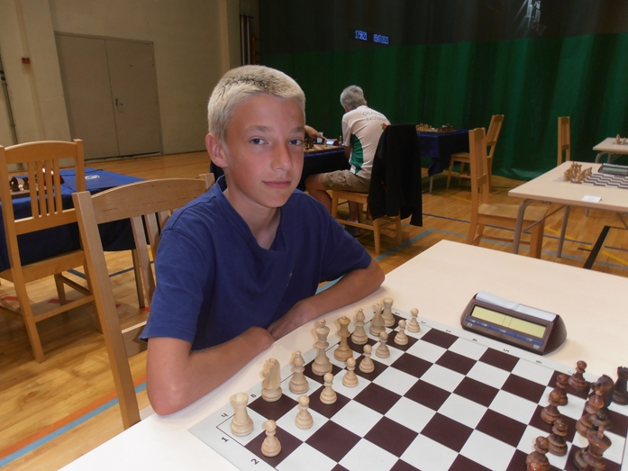 Miķelis Vingris spēlē šahu Igaunija